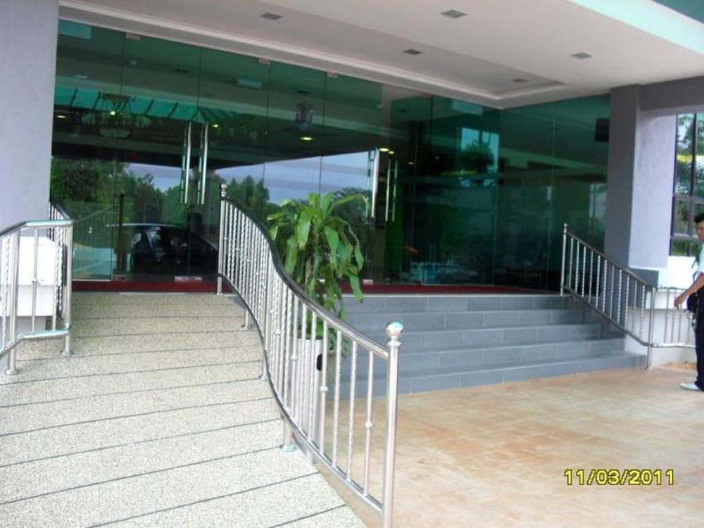 Sutera Hotel 3*